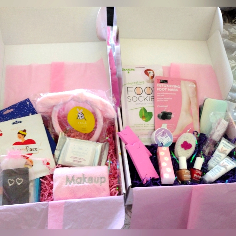 Raffle Prize Mani-Pedi & Facial Kits - Picture 1 of 1